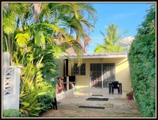 A VENDRE A KOUROU (97310) UNE MAGNIFIQUE MAISON EN BOIS T5 de 106 m² AVEC 2 MAISONS T2 INDEPENDANTES - TERRAIN DE 775 m² - AU PRIX DE 407 000 €.  