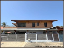 FOR SALE IN KOUROU (97310) A MAGNIFICENT 7-ROOM VILLA OF 246 m² - WITH 2 2-ROOM APARTMENTS - LAND OF 345 m² - AT THE PRICE OF €599,000.