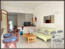 A VENDRE A KOUROU (97310) UNE MAGNIFIQUE MAISON EN BOIS T5 de 106 m² AVEC 2 MAISONS T2 INDEPENDANTES - TERRAIN DE 775 m² - AU PRIX DE 407 000 €.  
