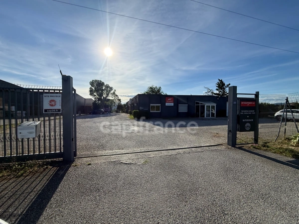 Murs professionnels avec logement - 696 m² - Sud Montélimar