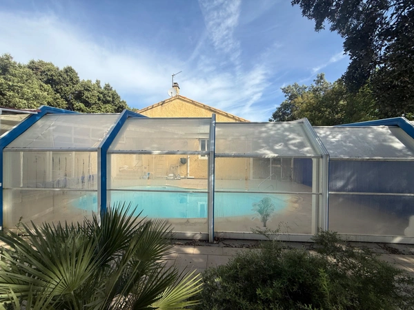 DROME PROVENCALE- MAISON AVEC PISCINE CHAUFFEE, JACUZZI et JARDIN ARBORE - BOUCHET