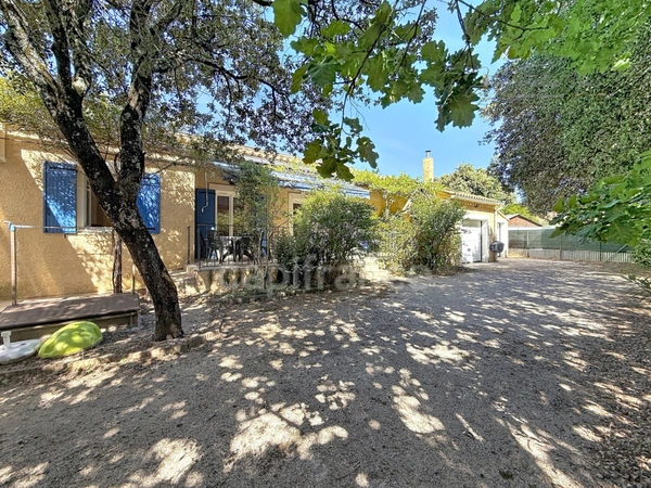 DROME PROVENCALE- MAISON AVEC PISCINE CHAUFFEE, JACUZZI et JARDIN ARBORE - BOUCHET