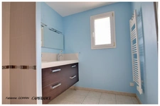 Maison à vendre 5 pièces  (17) Plain pied, trois chambres, terrain clos, panneaux photovoltaïques, Abris de jardin et abris à vélos.