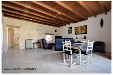 Maison à vendre 6 pièces TRIZAY (17) MAISON EN PIERRE ENTIEREMENT RENOVEE, BEAUX VOLUMES, 3 CHAMBRES, GARAGE, APPENTIS, ABRIS DE JARDIN.