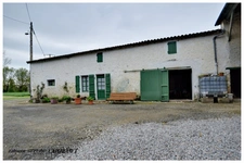 CORPS DE FERME: HABITATION : 105m2, dépendances environ 700m2, toitures (zéro amiante)