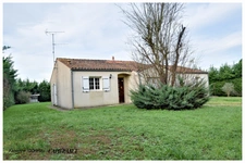 Maison à vendre 5 pièces SAINT SULPICE D'ARNOULT (17) PLAIN PIED, TROIS CHAMBRES, GARAGE, GRAND TERRAIN CLOS.
