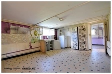 Maison à vendre 8  pièces AIGONDIGNE (79): Maison sur 2 niveaux aménagés, 3 chambres, grand garage (103 m2), dépendances, terrain clos.