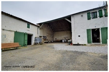 CORPS DE FERME: HABITATION : 105m2, dépendances environ 700m2, toitures (zéro amiante)
