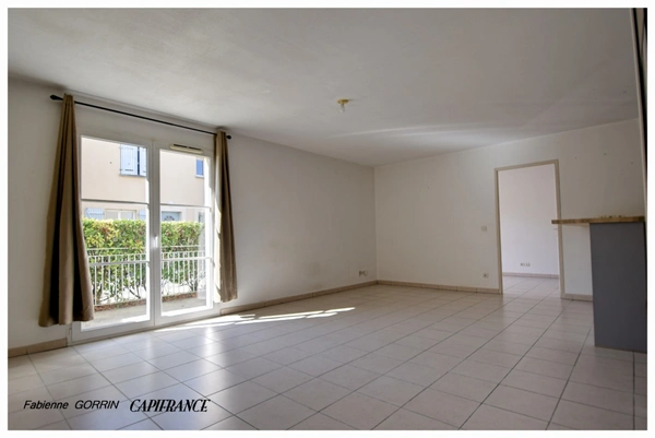 Appartement à vendre 2 pièces PERIGNY (17) Appartement en RDC avec terrasse privative close, place de parking sécurisé et local vélo.