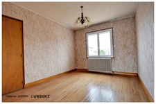 Maison à vendre  pièces  (17)PUIBOREAU, MAISON A ETAGE AVEC REZ DE CHAUSSEE AMENAGE EN APPARTEMENT, 5 CHAMBRES, GARAGE, VERANDA,TERRAIN CLOS.