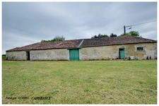 CORPS DE FERME: HABITATION : 105m2, dépendances environ 700m2, toitures (zéro amiante)