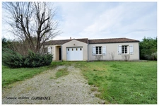 Maison à vendre 5 pièces SAINT SULPICE D'ARNOULT (17) PLAIN PIED, TROIS CHAMBRES, GARAGE, GRAND TERRAIN CLOS.