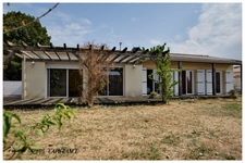 Maison à vendre 5 pièces  (17) Plain pied, trois chambres, terrain clos, panneaux photovoltaïques, Abris de jardin et abris à vélos.