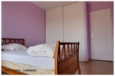 Maison à vendre 5 pièces  (17) Plain pied, trois chambres, terrain clos, panneaux photovoltaïques, Abris de jardin et abris à vélos.