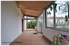 Maison à vendre  pièces  (17)PUIBOREAU, MAISON A ETAGE AVEC REZ DE CHAUSSEE AMENAGE EN APPARTEMENT, 5 CHAMBRES, GARAGE, VERANDA,TERRAIN CLOS.