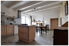 Maison à vendre 6 pièces TRIZAY (17) MAISON EN PIERRE ENTIEREMENT RENOVEE, BEAUX VOLUMES, 3 CHAMBRES, GARAGE, APPENTIS, ABRIS DE JARDIN.
