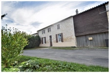 Maison à vendre 6 pièces TRIZAY (17) MAISON EN PIERRE ENTIEREMENT RENOVEE, BEAUX VOLUMES, 3 CHAMBRES, GARAGE, APPENTIS, ABRIS DE JARDIN.