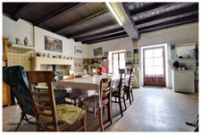 CORPS DE FERME: HABITATION : 105m2, dépendances environ 700m2, toitures (zéro amiante)