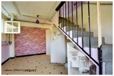 Maison à vendre 8  pièces AIGONDIGNE (79): Maison sur 2 niveaux aménagés, 3 chambres, grand garage (103 m2), dépendances, terrain clos.