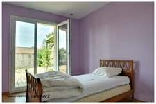 Maison à vendre 5 pièces  (17) Plain pied, trois chambres, terrain clos, panneaux photovoltaïques, Abris de jardin et abris à vélos.