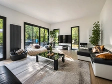 A verdant setting, bright spaces and high-end amenities in Lamorlaye (60) Le Lys 