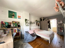 Maison ancienne de charme, jardin avec jacuzzi, hyper centre Noailles, tout à pied.