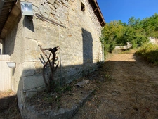 Grange en pierre à fort potentiel, cadre verdoyant et calme à Saint-Maximin (60)