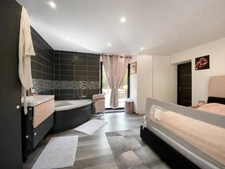 A verdant setting, bright spaces and high-end amenities in Lamorlaye (60) Le Lys 