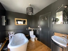 Maison ancienne de charme, jardin avec jacuzzi, hyper centre Noailles, tout à pied.
