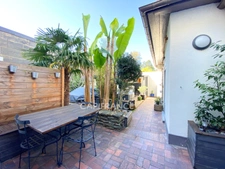 Maison ancienne de charme, jardin avec jacuzzi, hyper centre Noailles, tout à pied.