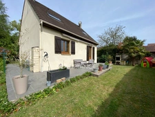 A daily escape: Four bedrooms family home on the edge of the forest in Fosses (95)