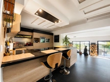 A verdant setting, bright spaces and high-end amenities in Lamorlaye (60) Le Lys 