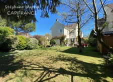 Bright contemporary house, wooded garden, sought-after residential area in Chantilly (60)