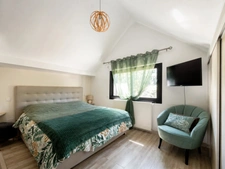A verdant setting, bright spaces and high-end amenities in Lamorlaye (60) Le Lys 