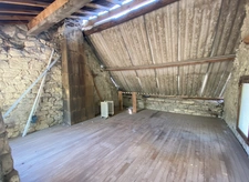 Grange en pierre à fort potentiel, cadre verdoyant et calme à Saint-Maximin (60)