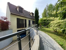 Maison familiale 4 chambres en lisière de forêt à Fosses (95)