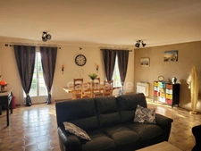 Dpt Gironde (33),A vendre à CUNEZAIS proche de SAINT-ANDRE-DE-CUBZAC, maison de caractère 298 m² avec terrasse couverte très agréable sur un magnifique terrain paysagé de 2221 m²