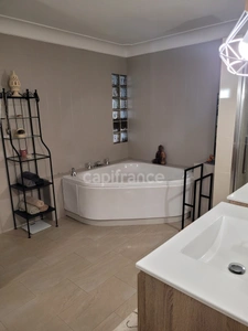 Dpt Gironde (33),A vendre à CUNEZAIS proche de SAINT-ANDRE-DE-CUBZAC, maison de caractère 298 m² avec terrasse couverte très agréable sur un magnifique terrain paysagé de 2221 m²