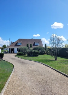 Dpt Gironde (33),A vendre à CUNEZAIS proche de SAINT-ANDRE-DE-CUBZAC, maison de caractère 298 m² avec terrasse couverte très agréable sur un magnifique terrain paysagé de 2221 m²