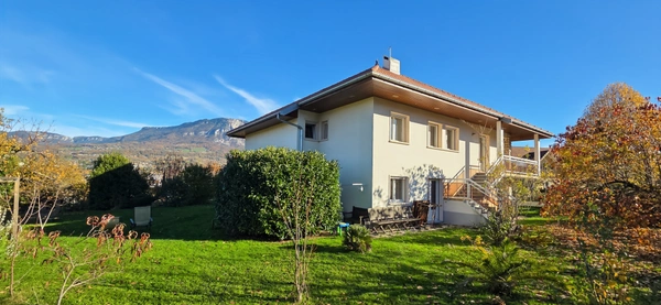 Maison à vendre 210 m² avec terrain plat et arboré