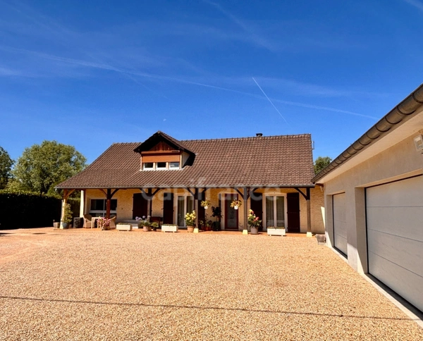 Maison à vendre 179 m² - 4 Chambres - L'ABERGEMENT-DE-CUISERY (71)