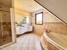 Maison de 167 m² - 3 chambres - Terrain clos de 1500 m² - Au calme à DRACY-le-FORT