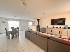 MAISON DE PLAIN-PIED – 110 m² – 4 CHAMBRES – TERRAIN DE PLUS DE 4 000 m² – PISCINE - LA CHAPELLE DE BRAGNY (71)