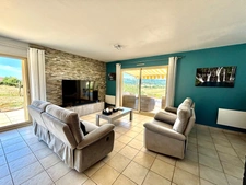 Maison plain-pied 124 m² - 3 chambres - piscine chauffée - terrain 2300 m² – calme - JONCY