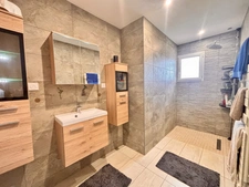 MAISON DE PLAIN-PIED – 110 m² – 4 CHAMBRES – TERRAIN DE PLUS DE 4 000 m² – PISCINE - LA CHAPELLE DE BRAGNY (71)