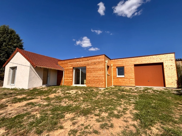 Maison plain-pied 98 m² sans travaux intérieur - 3 chambres - Garage 40 m² - Genouilly 71460