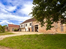 Longère à rénover 120 m² - Terrain 1200 m² - Dépendances - Grange - FONTAINES (71)