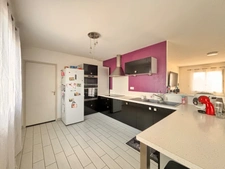 MAISON DE PLAIN-PIED – 110 m² – 4 CHAMBRES – TERRAIN DE PLUS DE 4 000 m² – PISCINE - LA CHAPELLE DE BRAGNY (71)
