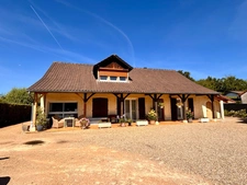 Maison familiale 179 m² - 4 Chambres - Dépendance 5 Garages - Atelier - Appentis - Terrain 1600 m² - L'ABERGEMENT-DE-CUISERY (71)