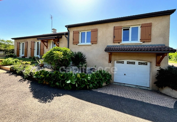 Maison 6 pièces - 140 m² - 4 chambres - Sous-sol - Terrain 1080 m² - CHARNAY LES MACON (71850)